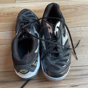 Brand New Mizuno Wave Rally 5 Volleyball shoes